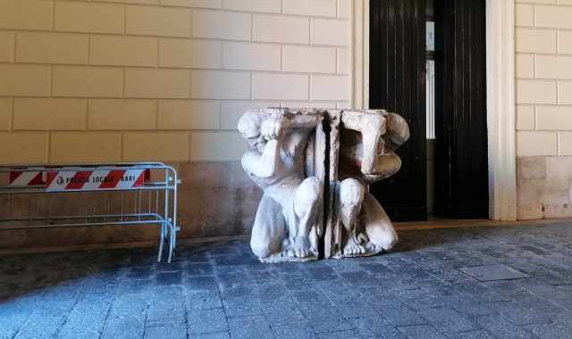 Bari, la storia dei telamoni del Palazzo della Gazzetta: in attesa ancora di una loro casa